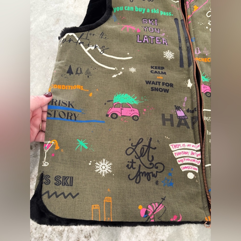 Vilagallo Naomi Apres Ski Reversible
Vest Sz L Zip Up Y2K Ski Cabincore Artsy - Picture 9 of 10